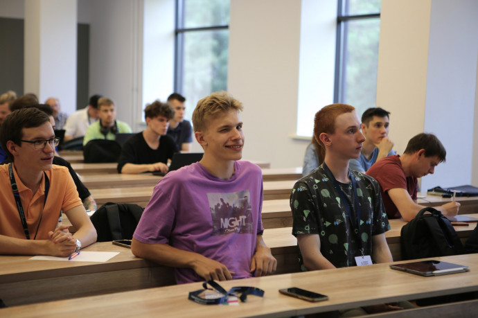 The traditional school "Management, Information and optimization" named after B. T. Polyak was held in Novosibirsk 4